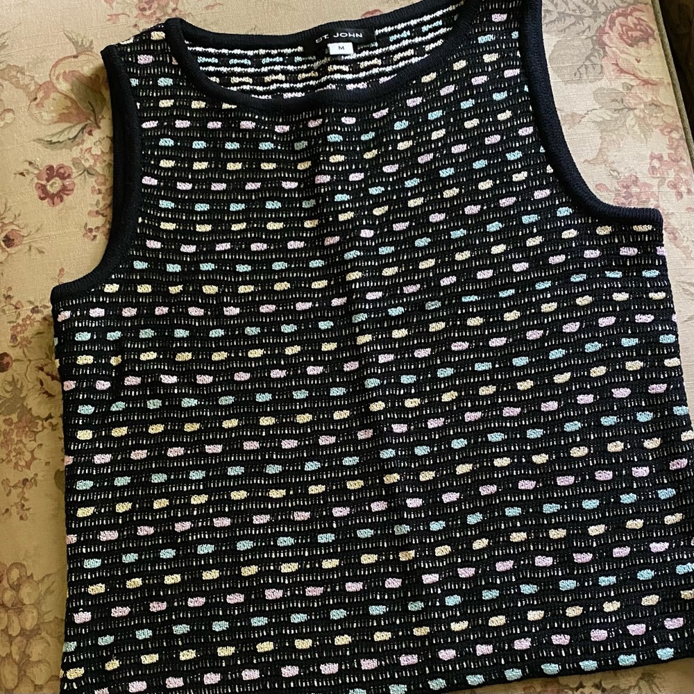 St. John Pullover Sleeveless Top - M